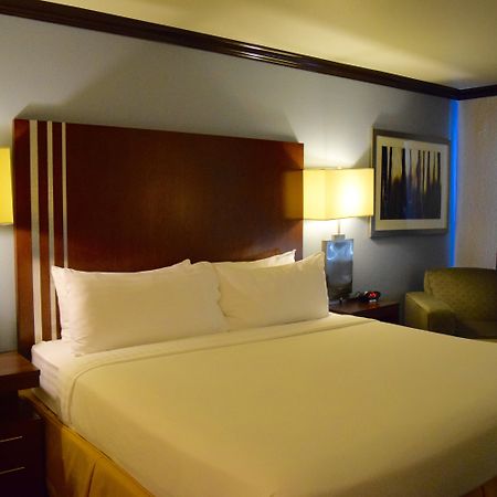 Holiday Inn Express & Suites San Antonio Nw Near Seaworld By Ihg Eksteriør billede