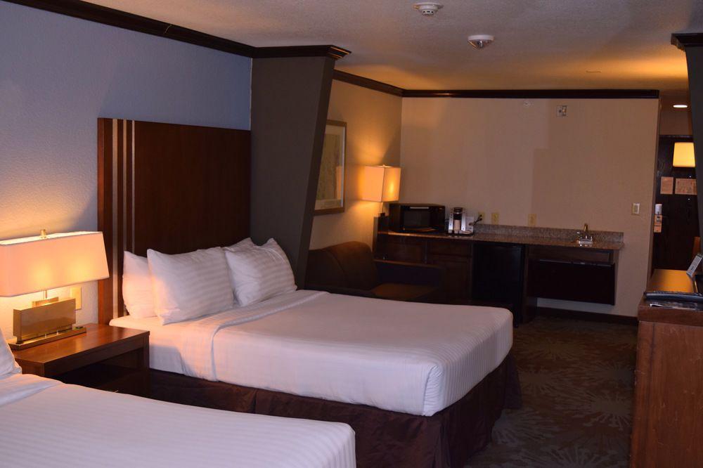 Holiday Inn Express & Suites San Antonio Nw Near Seaworld By Ihg Eksteriør billede