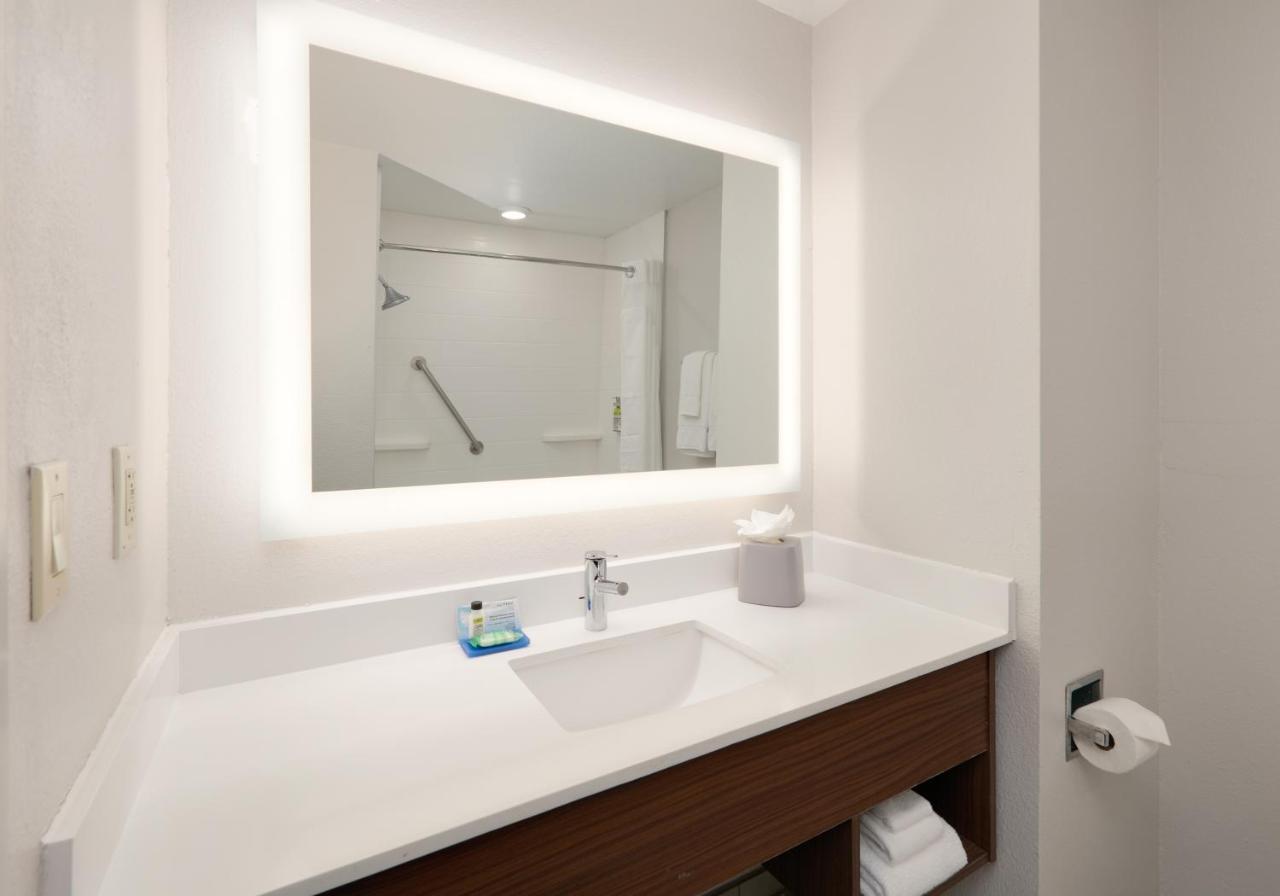 Holiday Inn Express & Suites San Antonio Nw Near Seaworld By Ihg Eksteriør billede